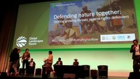 Mesa redonda con defensores de derechos comunitarios bajo el lema «Defendamos la naturaleza juntos» en el Foro Mundial de Paisajes de Bonn