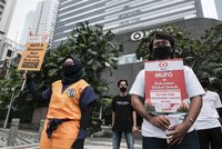 Menuntut Akuntabilitas - Pelajaran dari sepuluh studi kasus terhadap sektor minyak sawit Indonesia