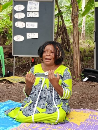 Ndo Alice sharing her experiences with the entire group. Picture by Samuel Nnah Ndobe